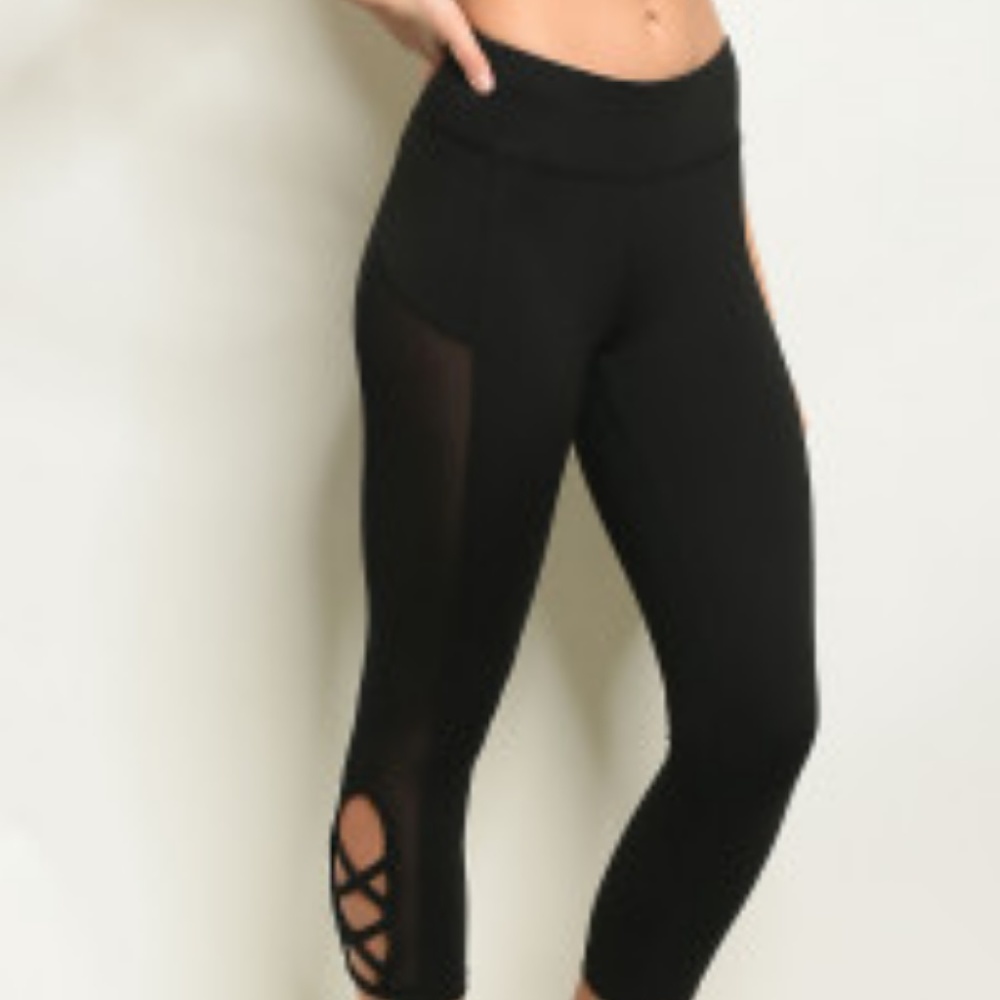 Black Mesh Active Leggins - Picture 2 of 3
